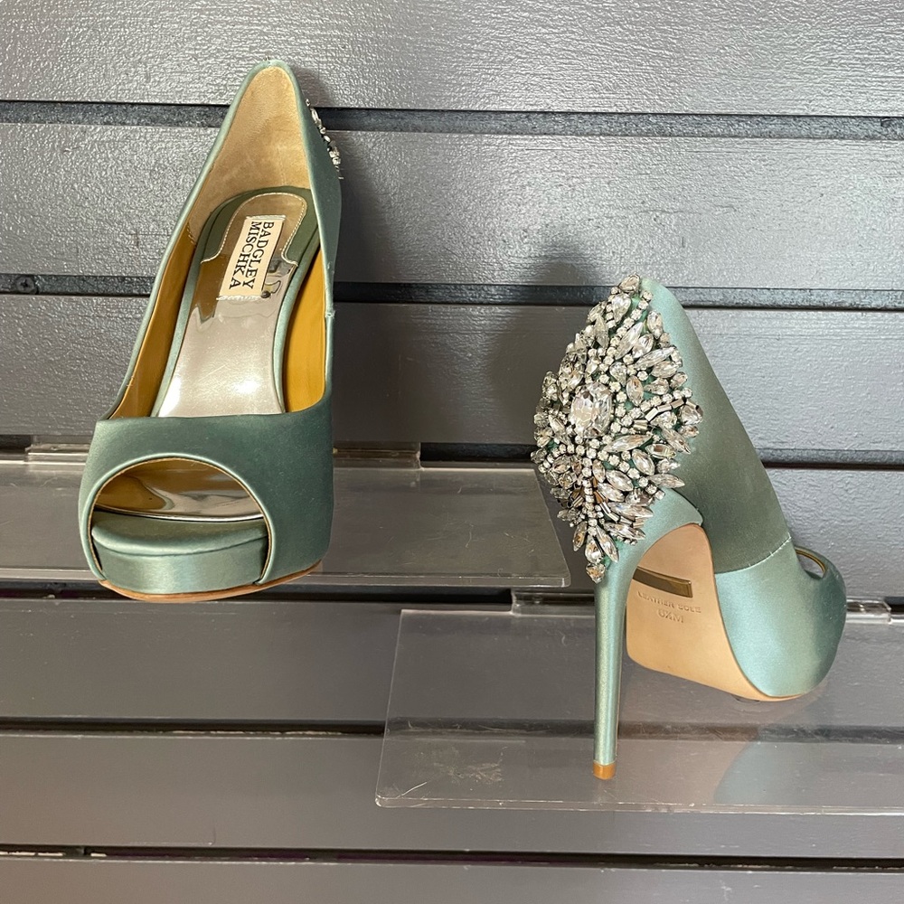 Gorgeous Badgley Mischka dress heels